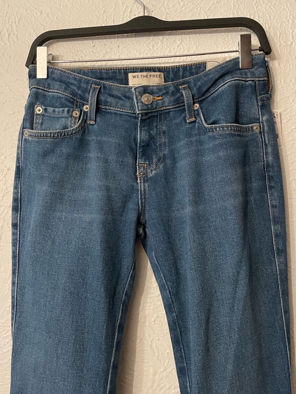NWT We The Free Emre Low-Rise Flared Blue Jeans Frayed Hem Size 26 - Picture 5 of 7